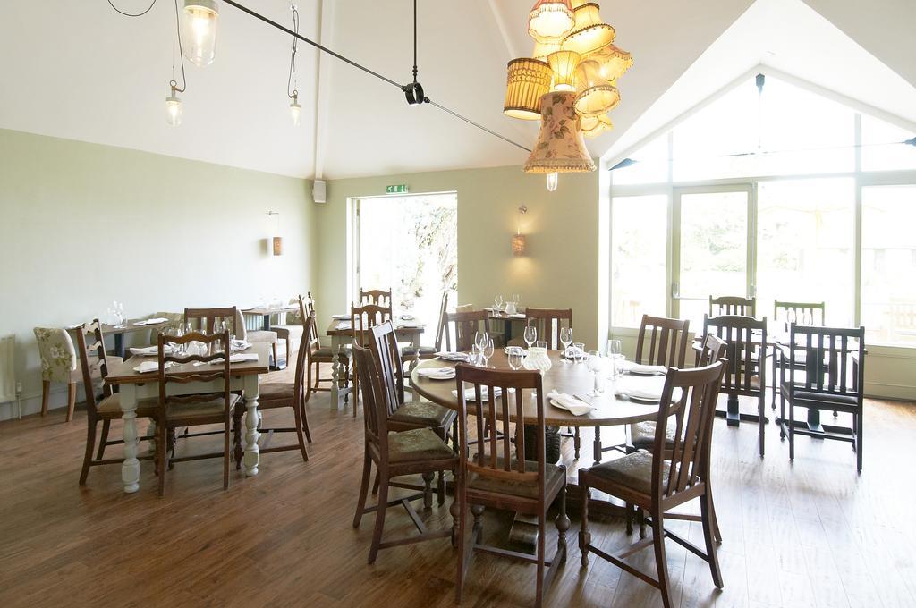 The Swan Hotel Wedmore Exterior photo