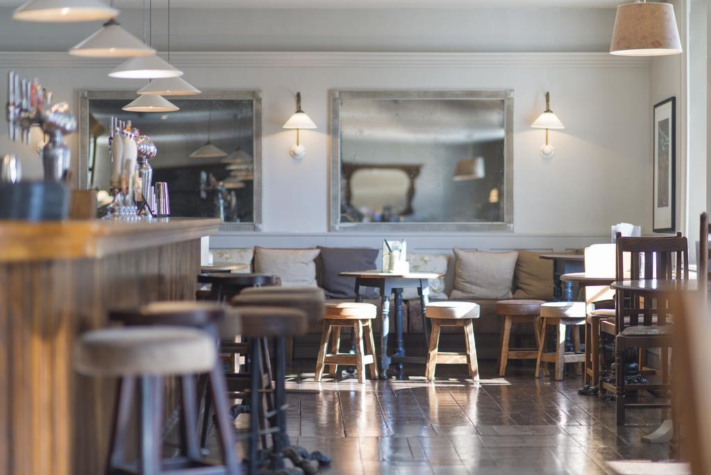 The Swan Hotel Wedmore Exterior photo