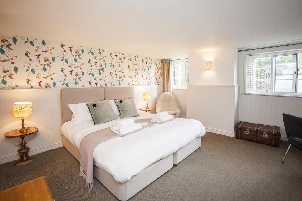 The Swan Hotel Wedmore Exterior photo