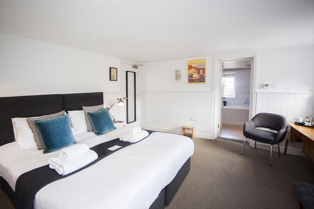 The Swan Hotel Wedmore Exterior photo