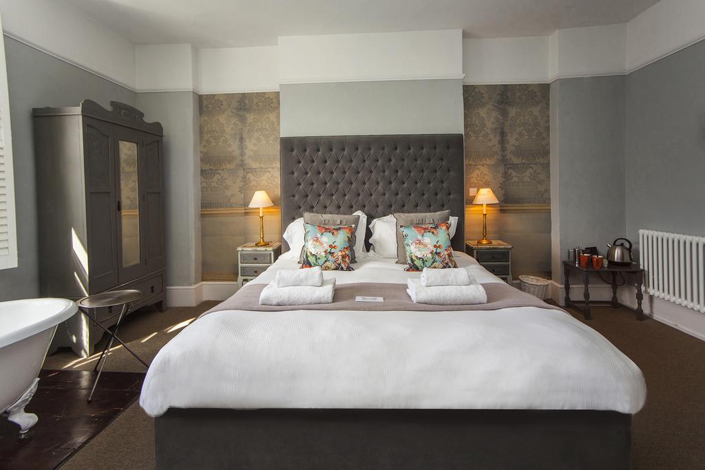 The Swan Hotel Wedmore Exterior photo