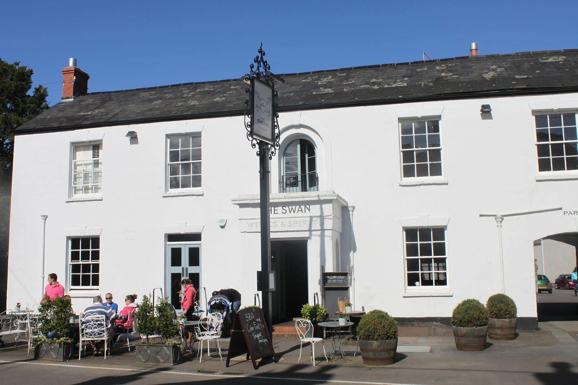 The Swan Hotel Wedmore Exterior photo
