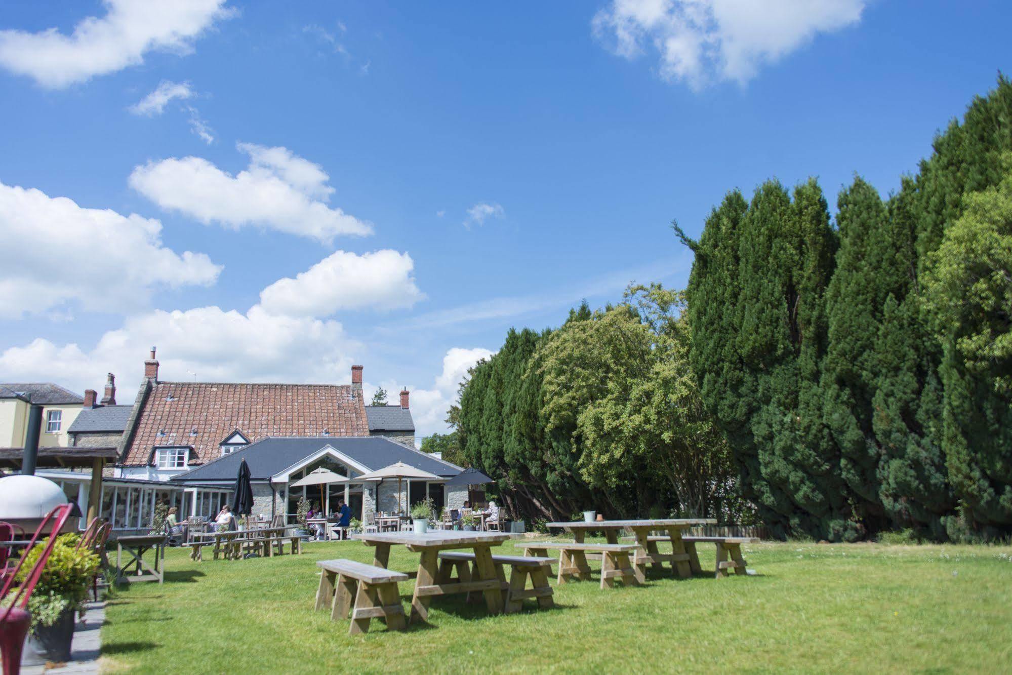 The Swan Hotel Wedmore Exterior photo
