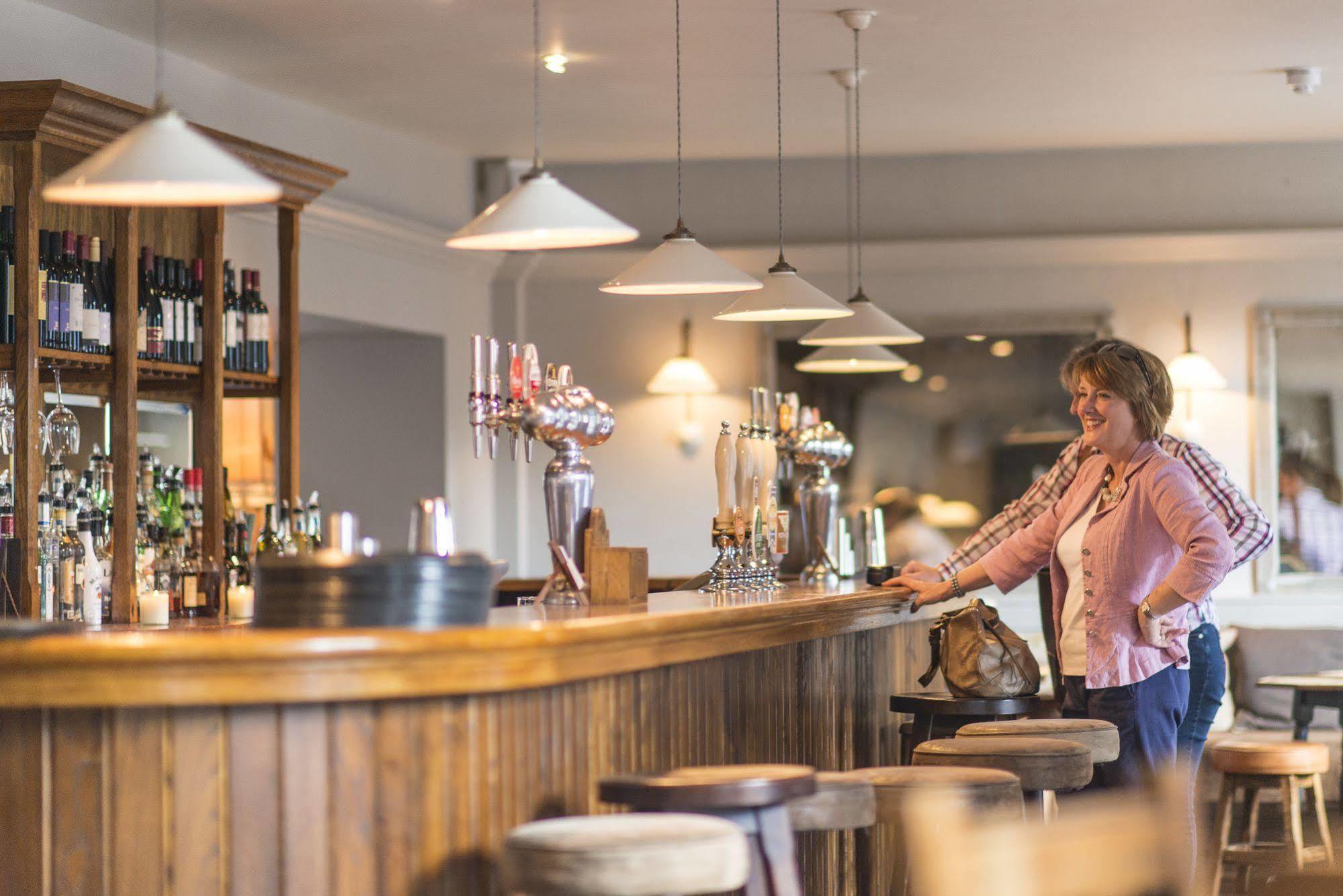 The Swan Hotel Wedmore Exterior photo