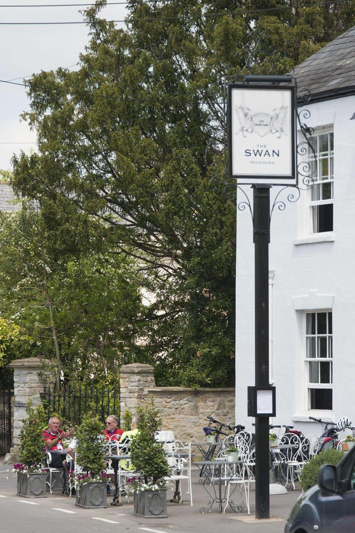 The Swan Hotel Wedmore Exterior photo